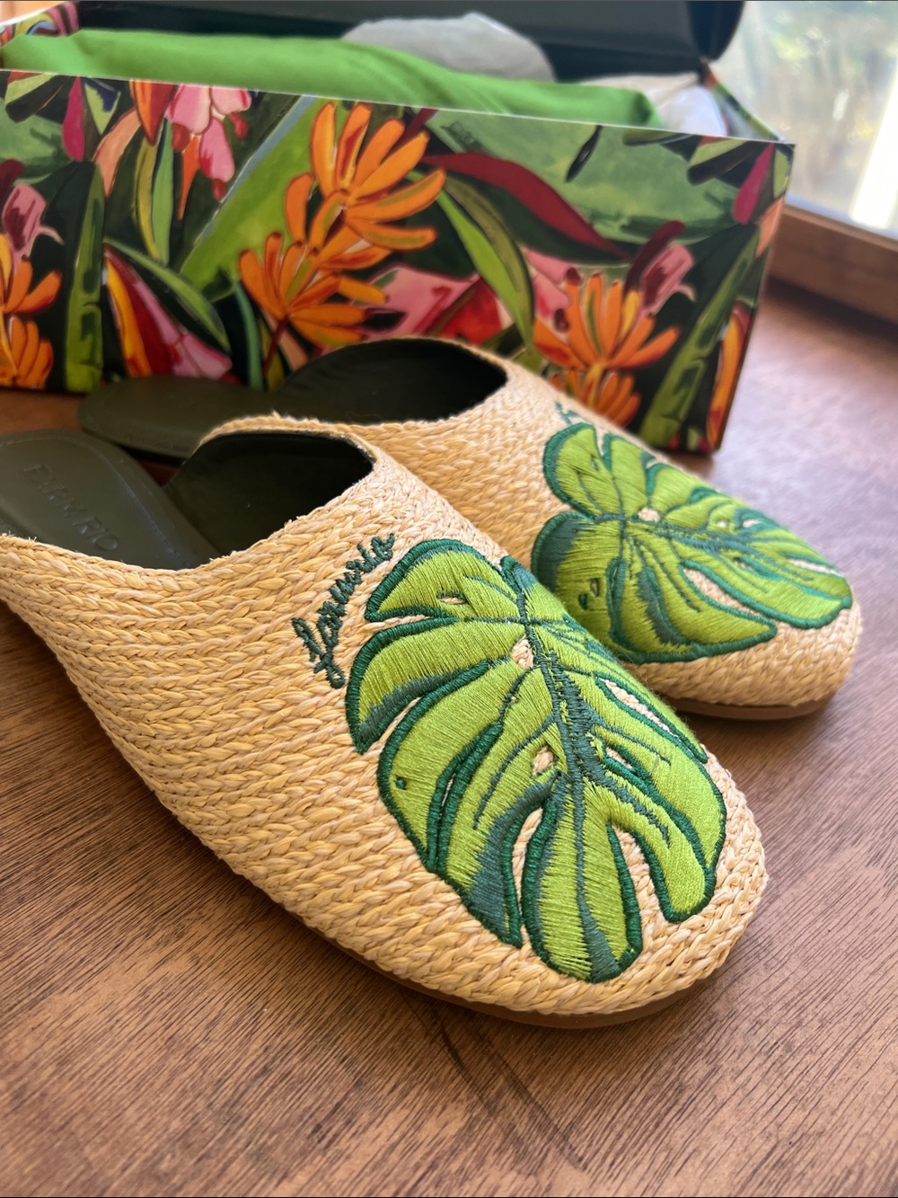FARM Rio Raffia Icons Mules with Green Leaf Embroidery Size 8 NWT